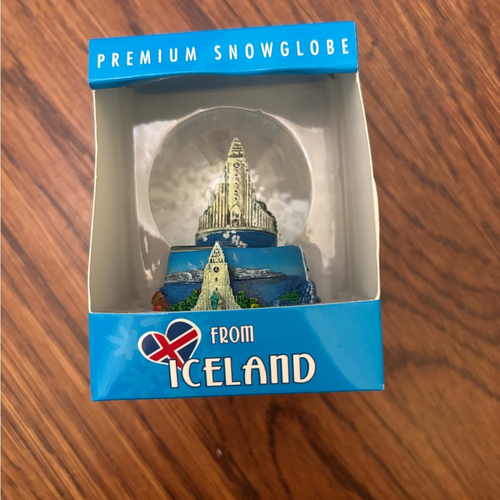 Iceland Premium Snow Globe
